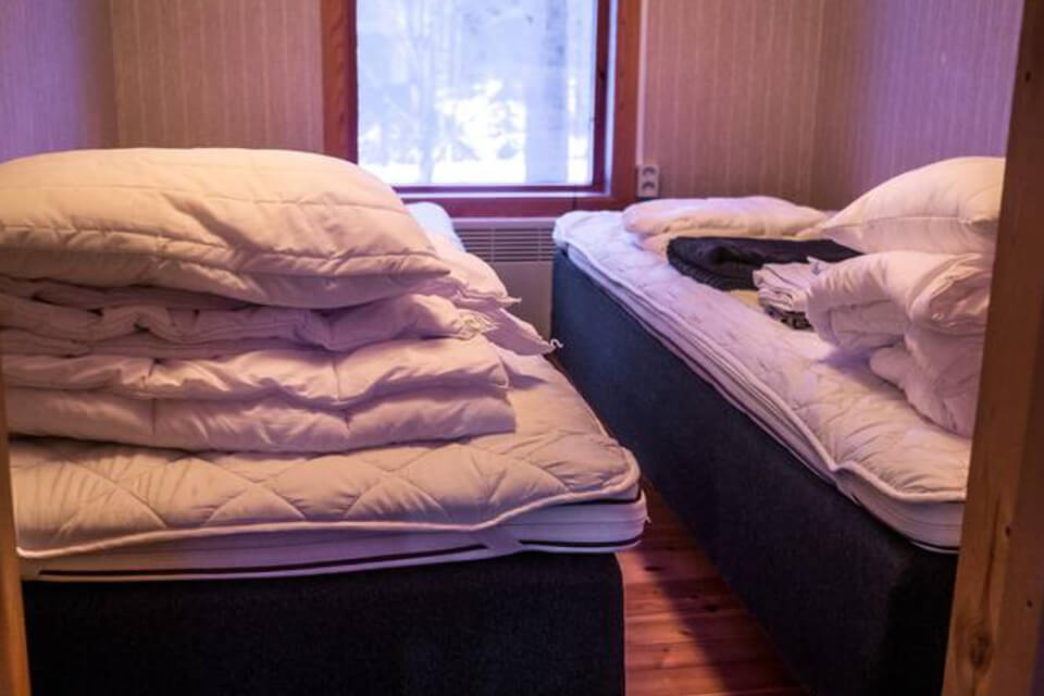 aurora-cabin-bedroom-1